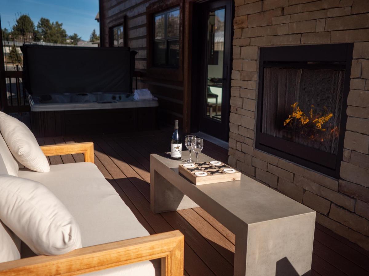 Chic Retreat Indoor Outdoor Fireplace, Private Jacuzzi, Great Location! Estes Park Exterior foto