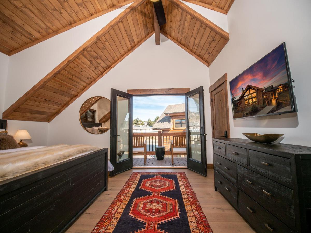 Chic Retreat Indoor Outdoor Fireplace, Private Jacuzzi, Great Location! Estes Park Exterior foto